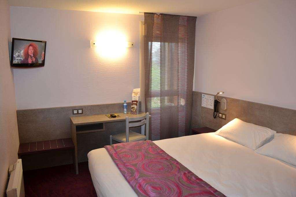 Brit Hotel Les Evens Saint-Saturnin  Pokój zdjęcie