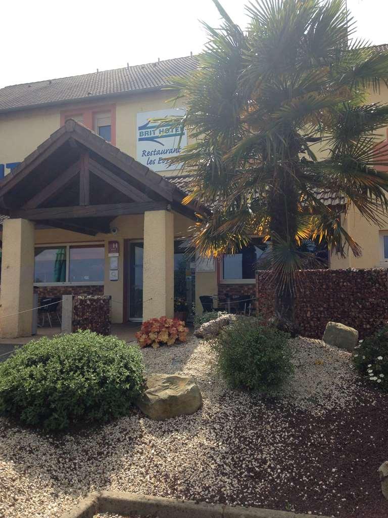 Brit Hotel Les Evens Saint-Saturnin  Zewnętrze zdjęcie