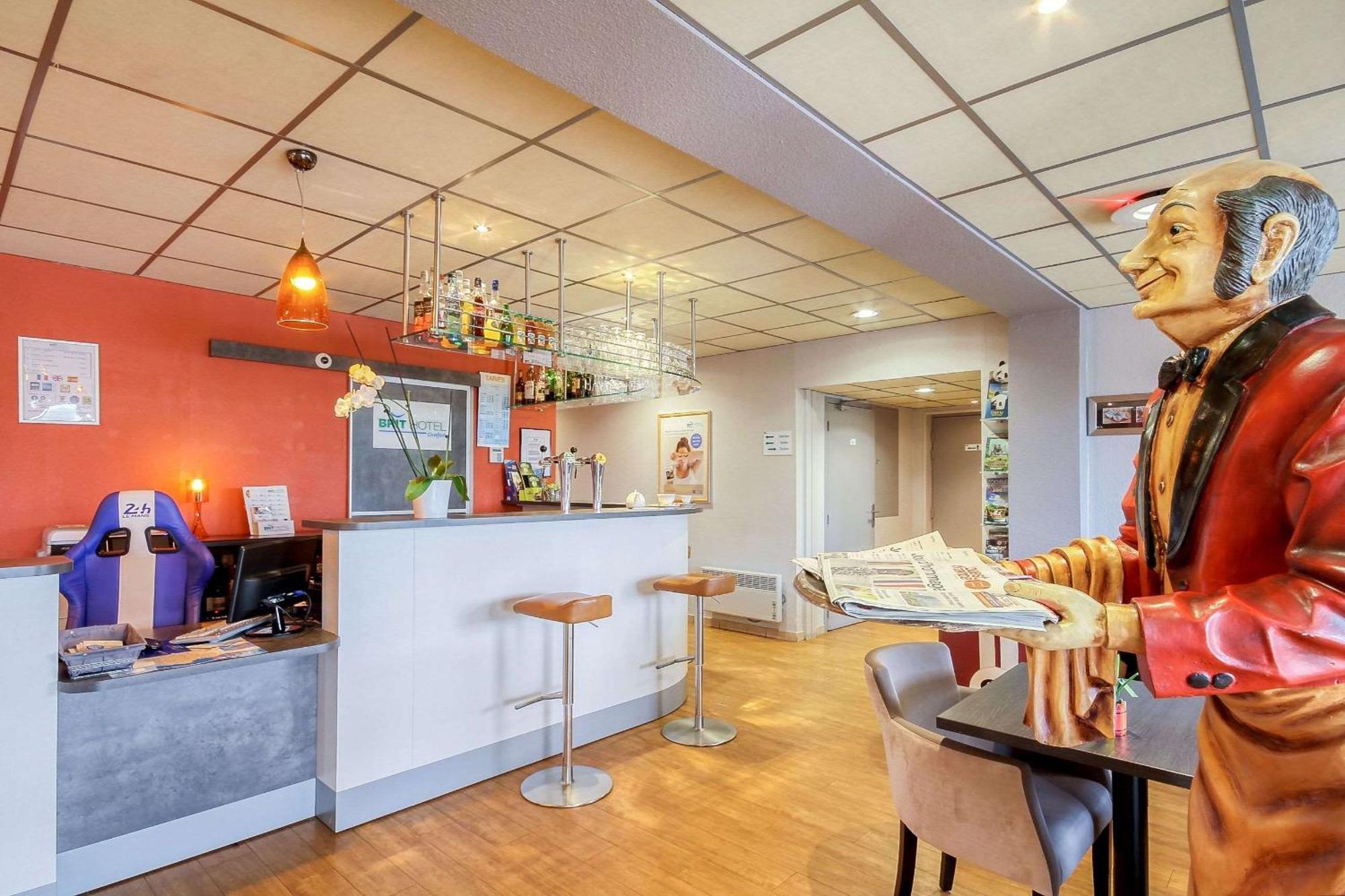 Brit Hotel Les Evens Saint-Saturnin  Zewnętrze zdjęcie
