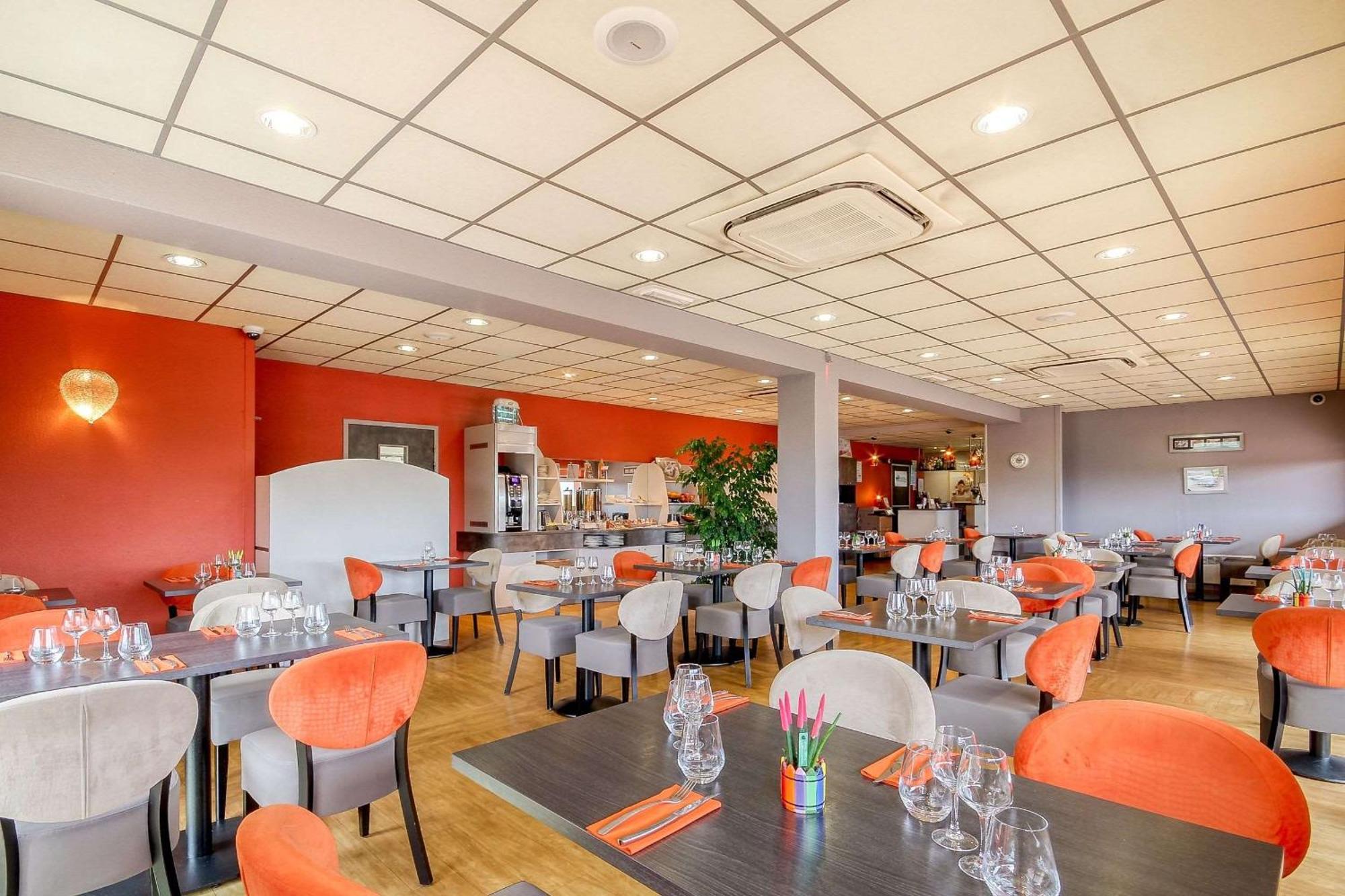 Brit Hotel Les Evens Saint-Saturnin  Zewnętrze zdjęcie