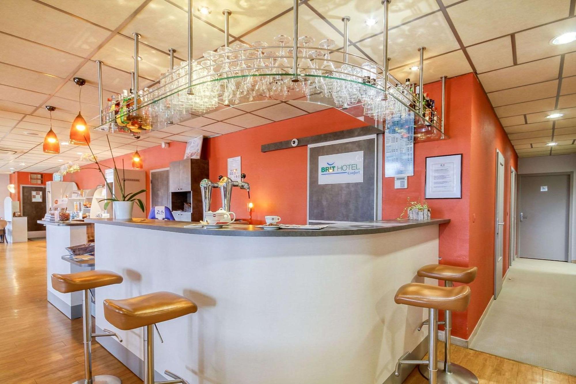 Brit Hotel Les Evens Saint-Saturnin  Zewnętrze zdjęcie