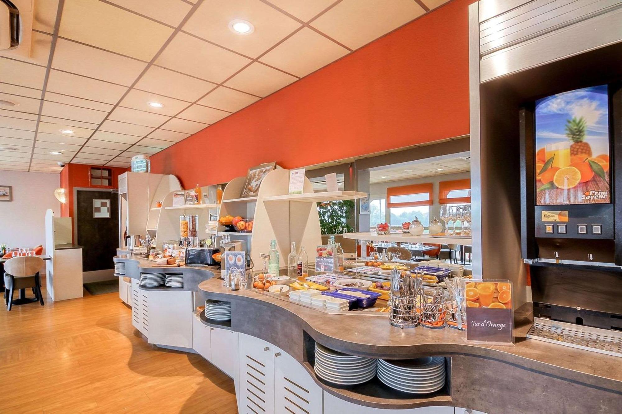 Brit Hotel Les Evens Saint-Saturnin  Zewnętrze zdjęcie