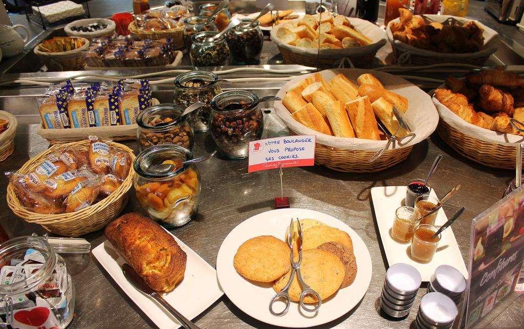 Brit Hotel Les Evens Saint-Saturnin  Restauracja zdjęcie