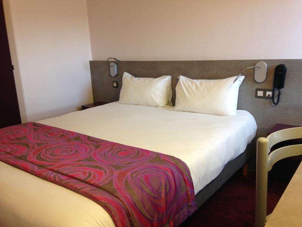 Brit Hotel Les Evens Saint-Saturnin  Pokój zdjęcie