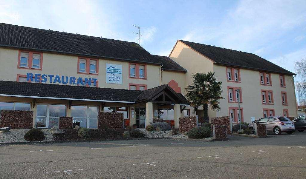 Brit Hotel Les Evens Saint-Saturnin  Zewnętrze zdjęcie