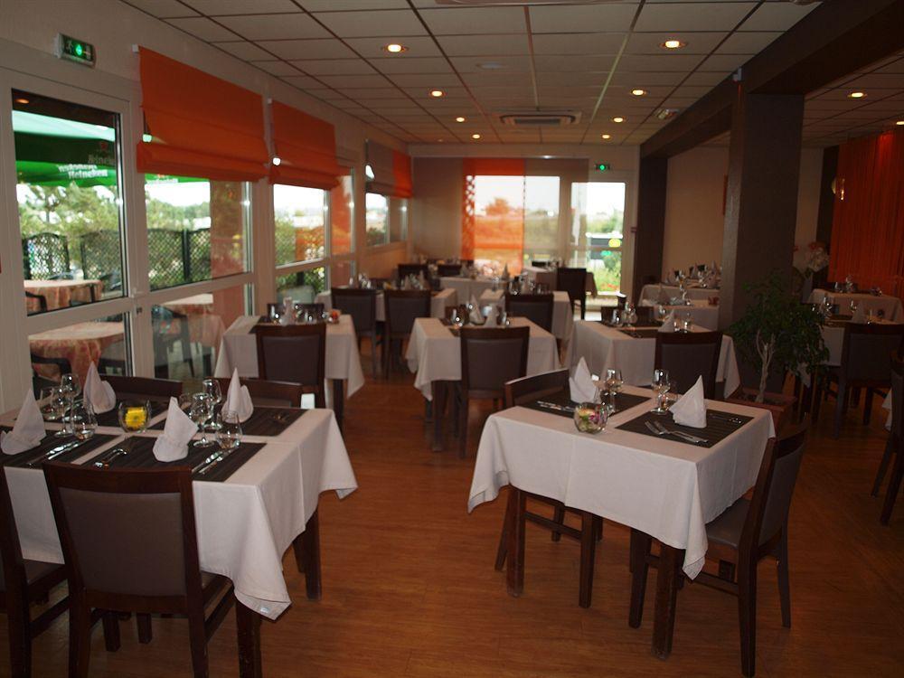 Brit Hotel Les Evens Saint-Saturnin  Zewnętrze zdjęcie