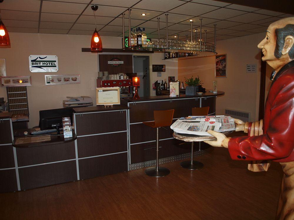 Brit Hotel Les Evens Saint-Saturnin  Zewnętrze zdjęcie