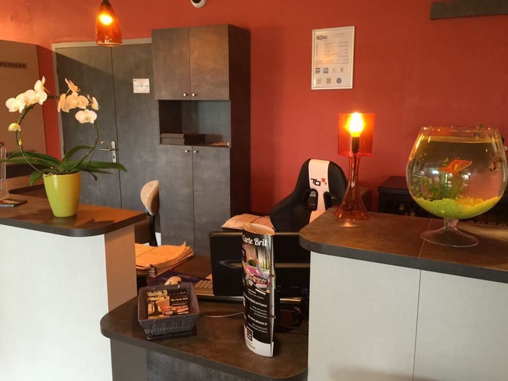 Brit Hotel Les Evens Saint-Saturnin  Zewnętrze zdjęcie