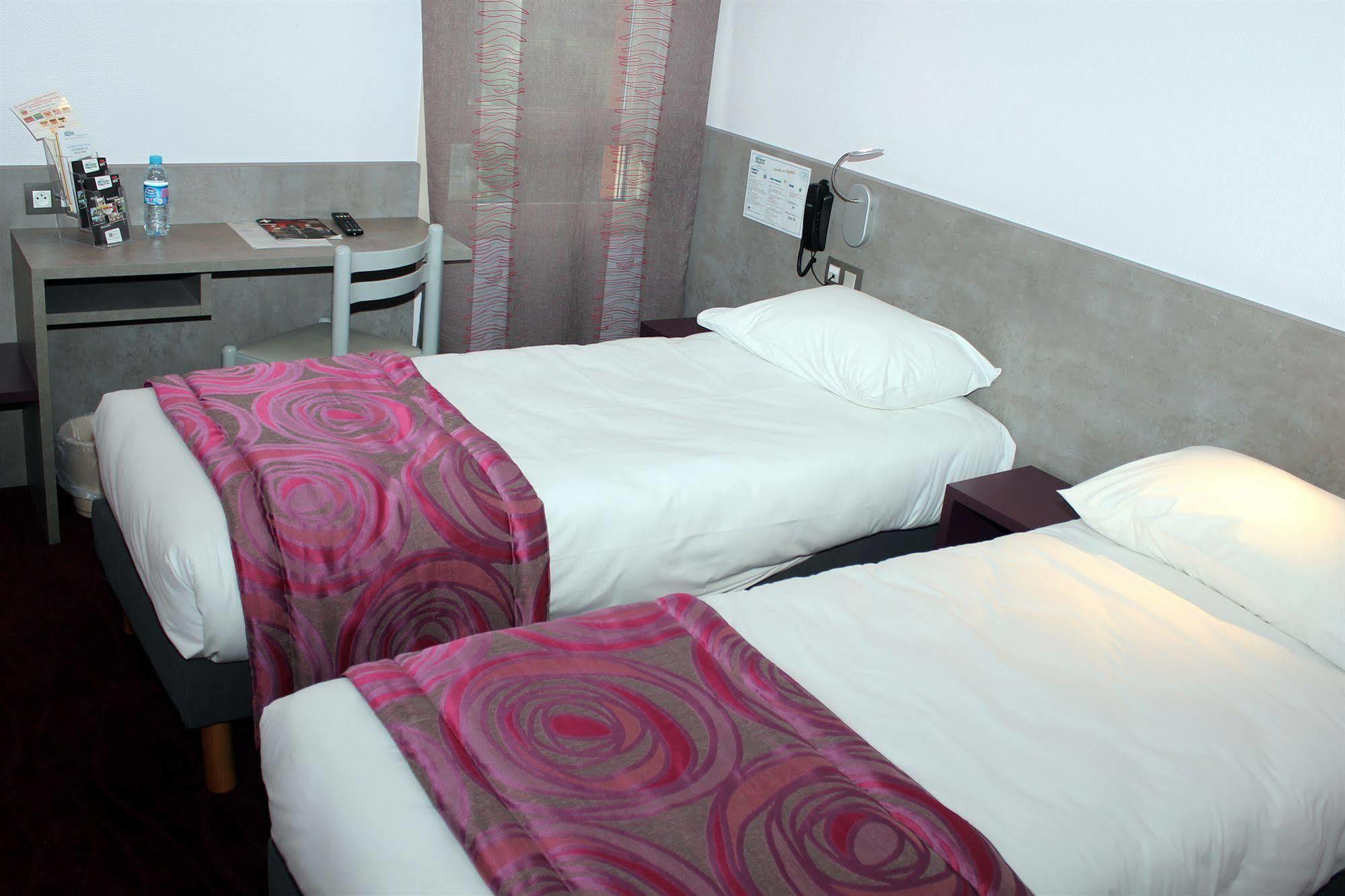 Brit Hotel Les Evens Saint-Saturnin  Zewnętrze zdjęcie